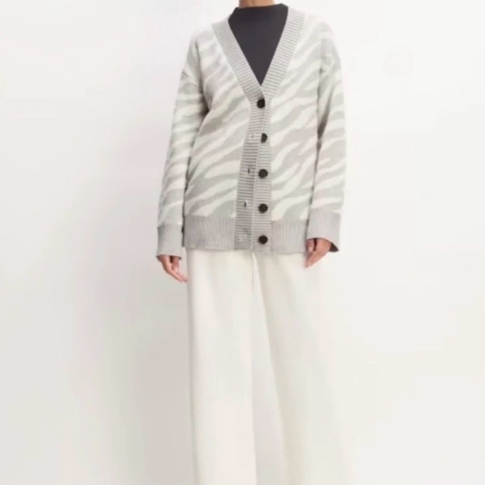 Everlane Women’s Oversized Alpaca Tiger Jacquard Cardigan White/Gray Medium